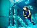l'incroyable site de plongÃ©e artificiel de monte mare, dans le nord de l'allemagne: Ã©pave, grottes, coraux, tout y est pour divertir le plongeur. est-ce la plongÃ©e du futur?