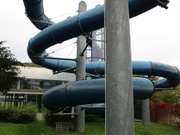 Hallenbad TollKün Künzelsau - Die Riesenrutsche mit dem Sportbad-Anbau