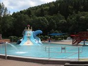 Freibad Ilmenau - verknotete Riesenrutschen, ein Rutschenberg und viel Wasser